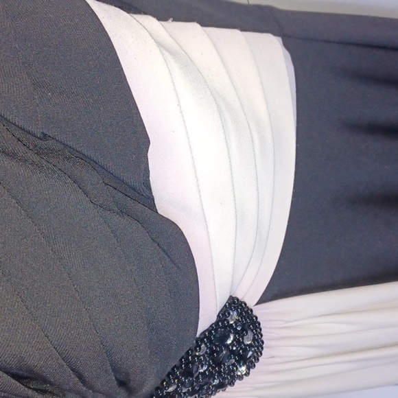 Jessica Howard Midi Dress - Size 8, Black & white with lilac accents - Picture 4 of 7